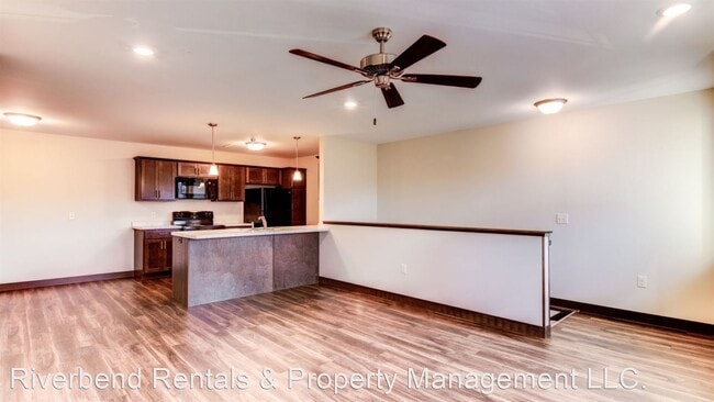Building Photo - 318 Elm St