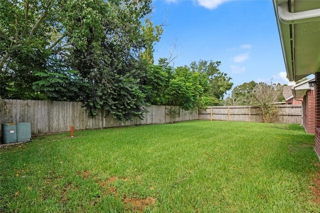 Building Photo - 805 Courtland View