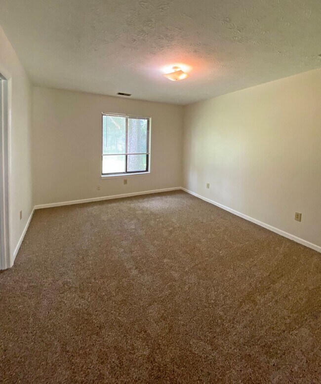 Building Photo - Spacious, All Electric 3 BR House! Fenced Backyard! W/D Hookups, Off-Street Parking