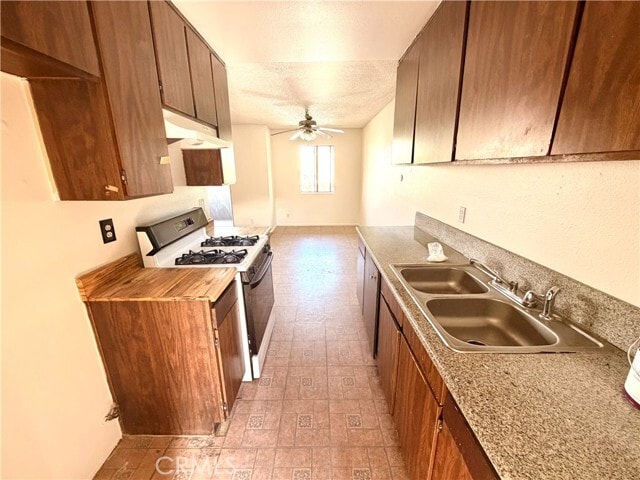 Building Photo - 14134 Delano St