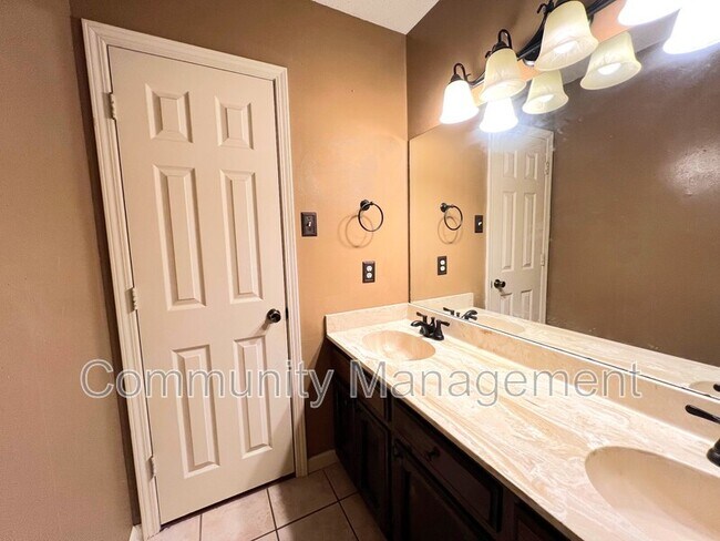 Building Photo - 9868 Kinglet Dr