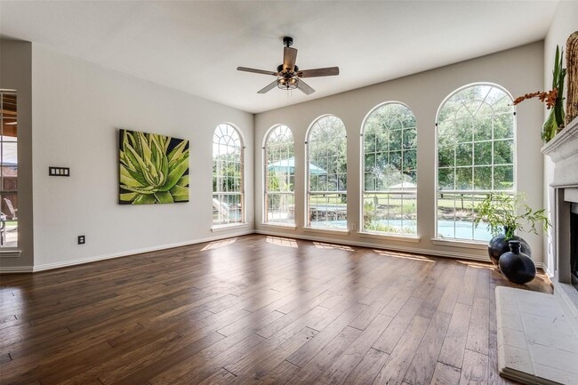 Building Photo - Located in a highly desirable neighborhood.
