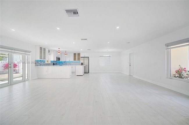 Building Photo - 414 Giralda Ave