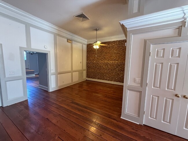 Building Photo - 116 5th St N