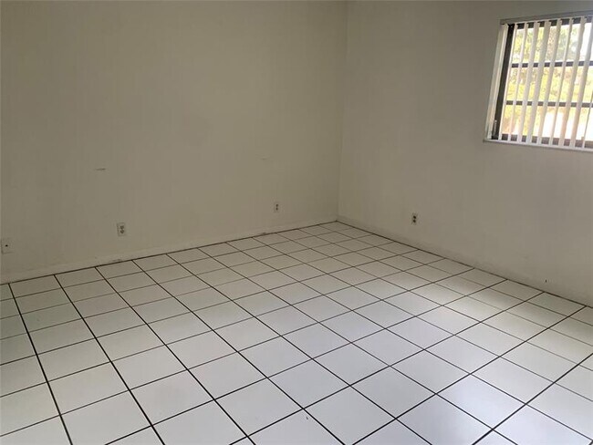 Building Photo - 9150 NW 38th Dr