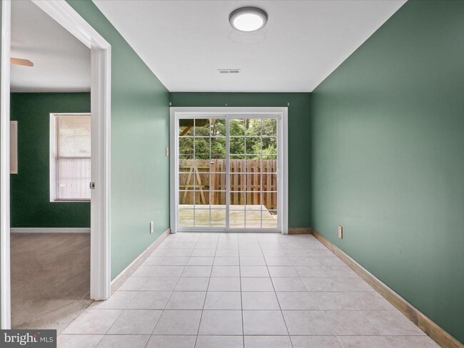 Building Photo - 303 Mayfair Pl