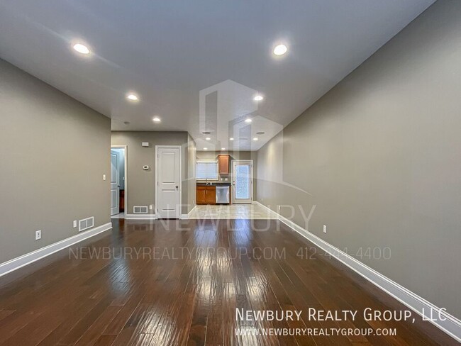 Building Photo - 2 Bedroom, 2.5 Bath Townhome - Discover th...