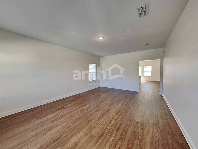 Building Photo - 3154 Creek Village Ln