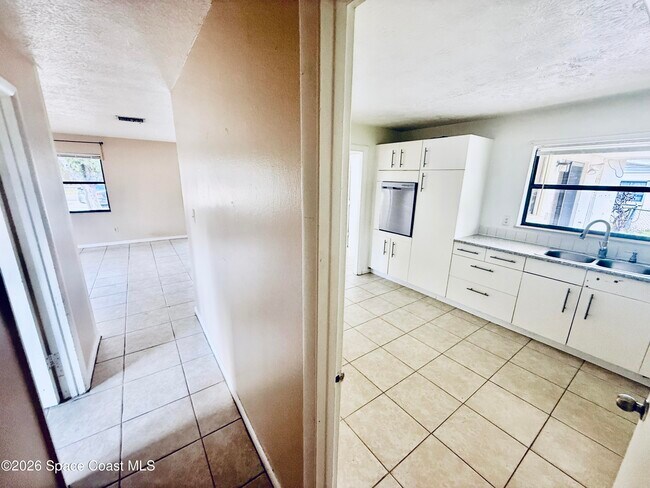 Building Photo - 410 S Tropical Trail