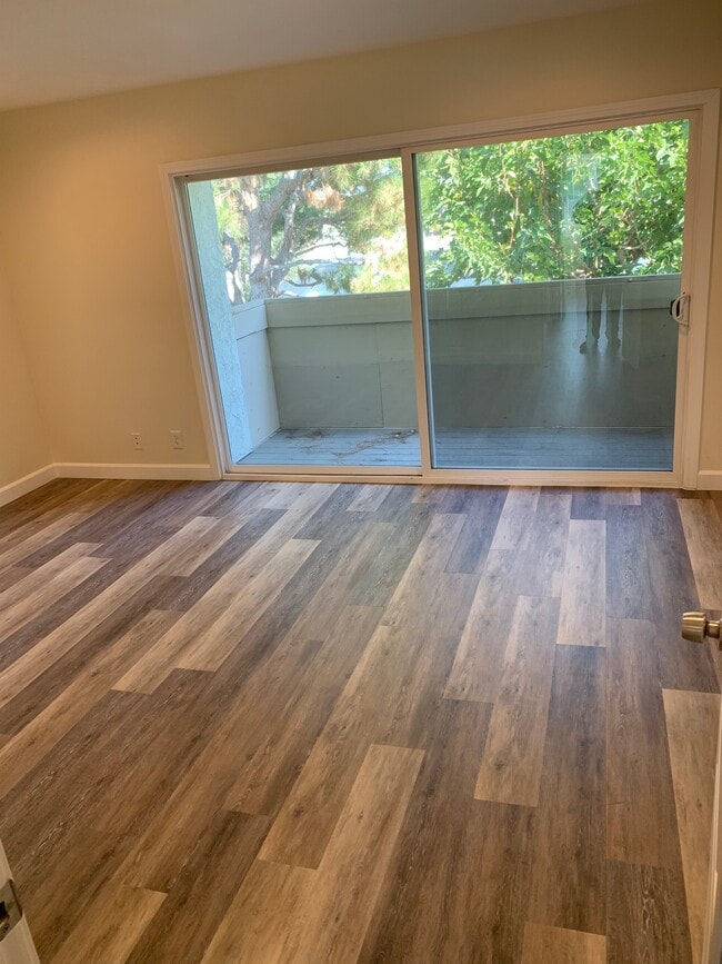 Building Photo - 16765 Barefoot Cir