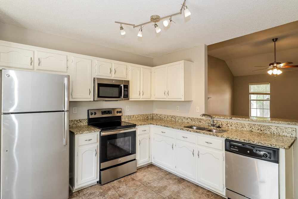 Building Photo - 6883 Lagrange Cir N