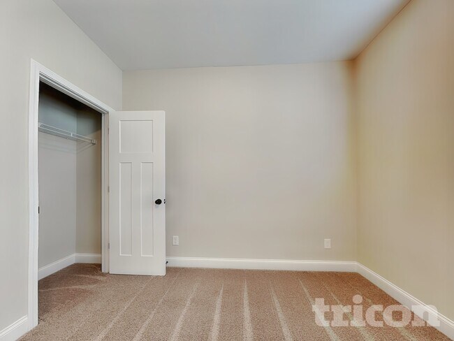 Building Photo - 319 Arbor Cir