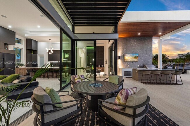 Building Photo - 3701 NE 26th Ave