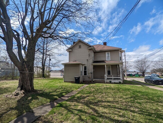 Building Photo - 636 Forest Rose Ave.