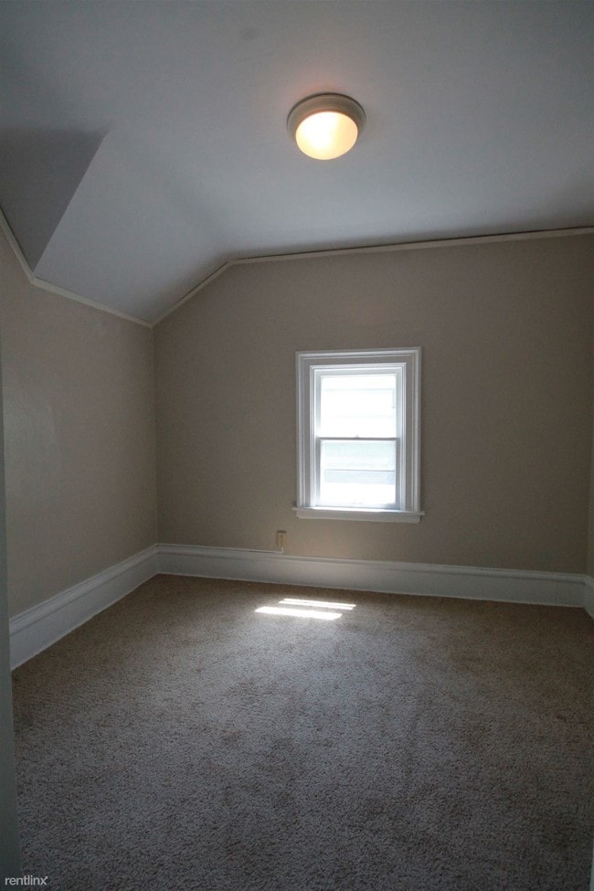 Building Photo - 420 S 6th St