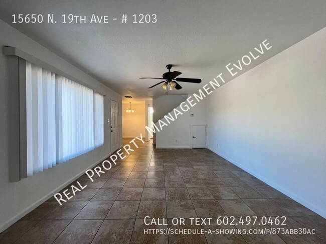 Building Photo - Phoenix Townhome is Move-in Ready! MOVE-IN...