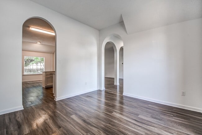 Building Photo - 5624 Annandale Dr
