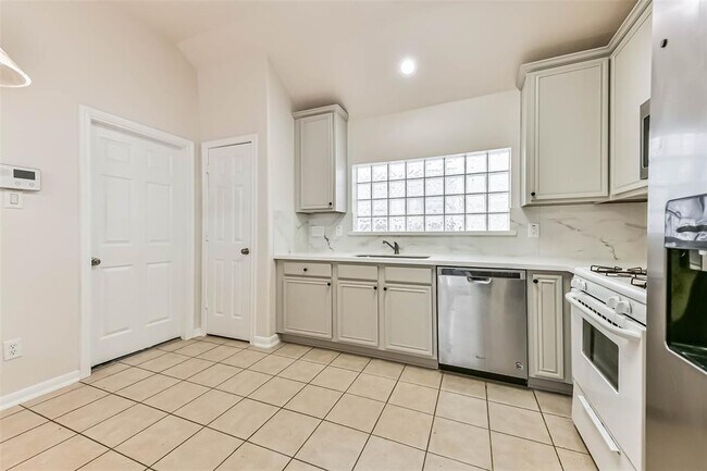 Building Photo - 10222 West Palm Lake Drive