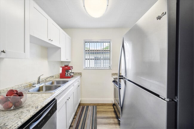 Building Photo - Rocky Creek Apartments