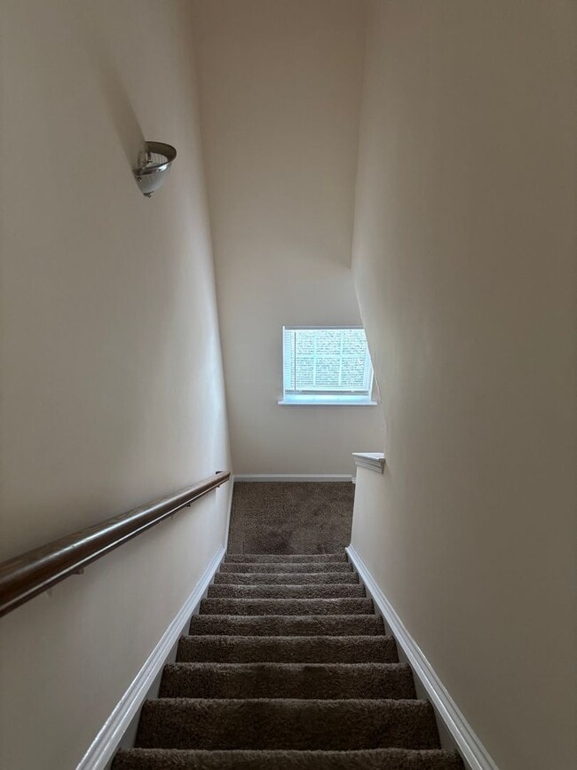 Building Photo - RENT SPECIAL!! Half off 1st months' rent i...