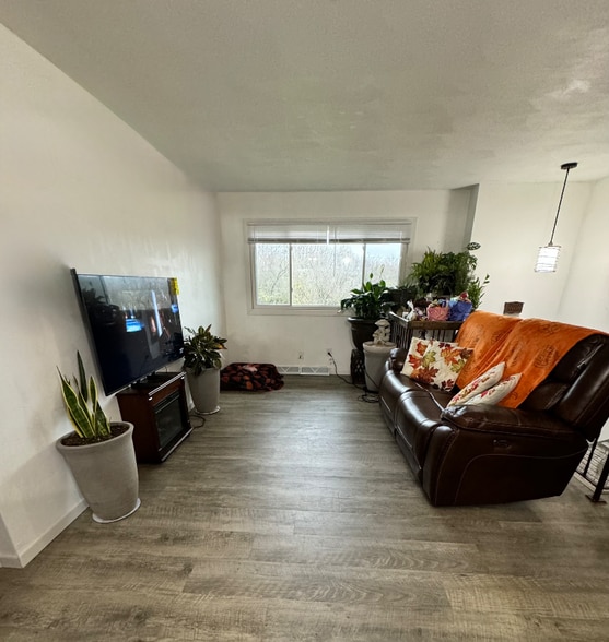 Building Photo - 1802 Martin St