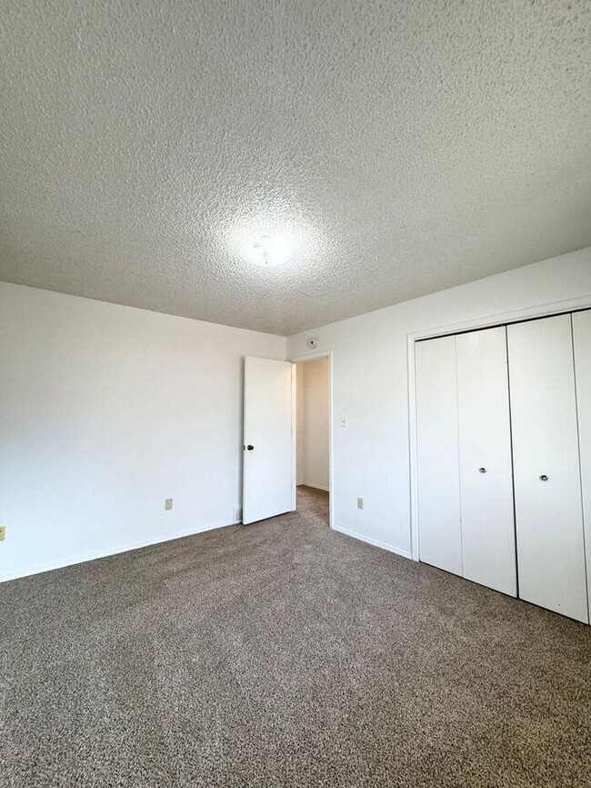 Building Photo - ****MOVE IN SPECIAL**** 1/2 off the first ...