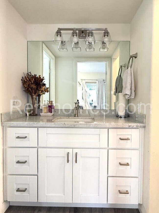 Building Photo - 10990 Red Rock Dr