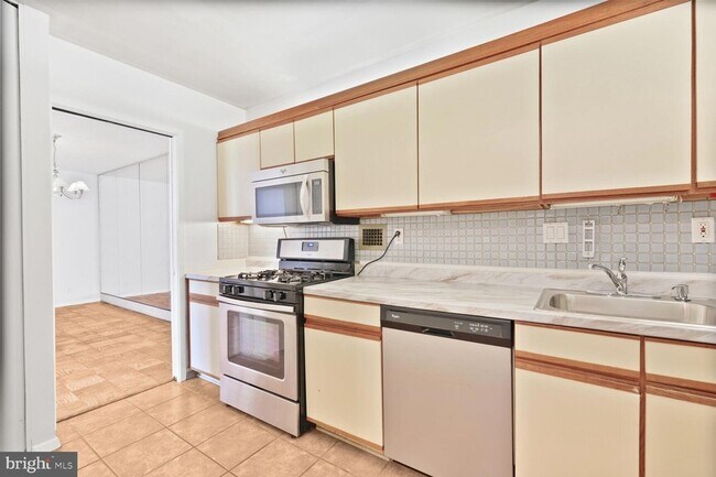 Building Photo - 5500 Friendship Blvd