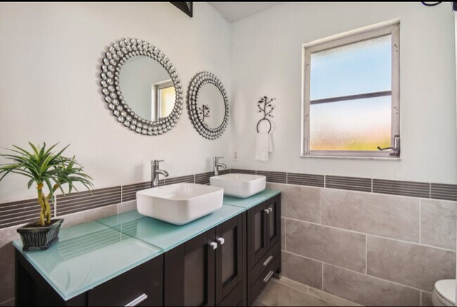 Building Photo - 5058 Ackley Terrace