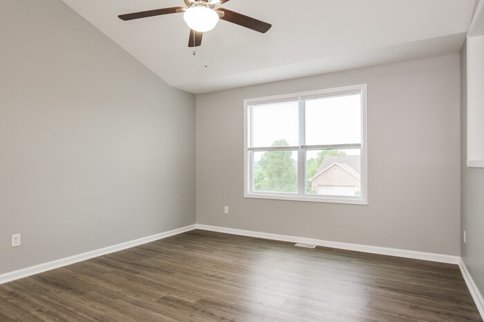Building Photo - 1004 Golfview Dr