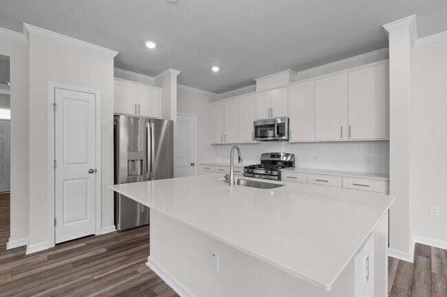 Building Photo - 5715 Woodlawn Dr