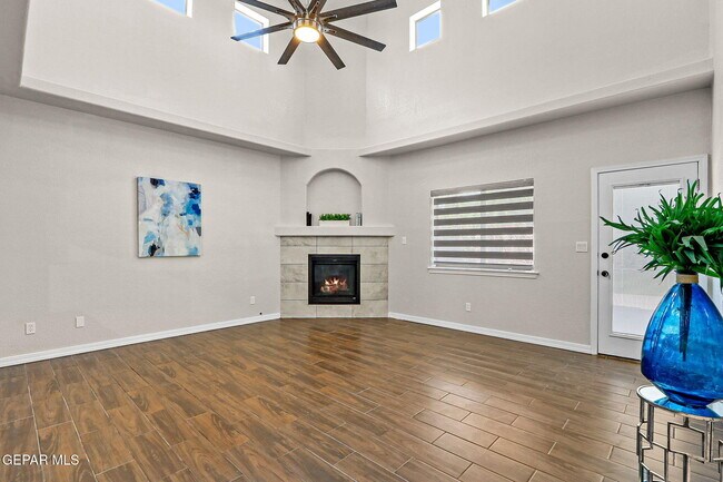 Building Photo - 3121 Tierra Paola Ln