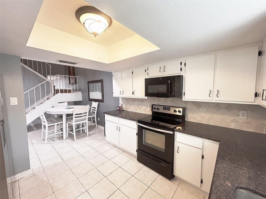 Building Photo - 5005 Georgi Ln