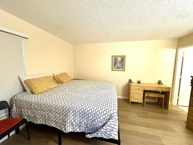 Building Photo - 9485 Boca Cove Cir