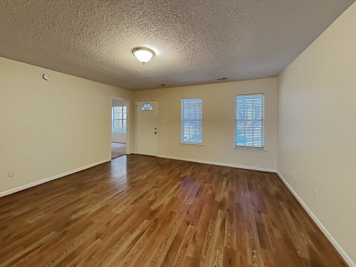 Building Photo - 315 Honeywood Ln