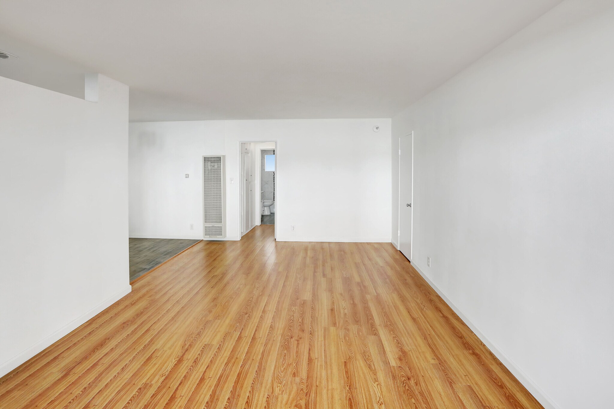 Building Photo - 7566 Romaine St