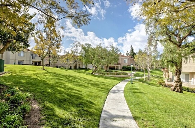 Building Photo - 65 Whippoorwill Ln