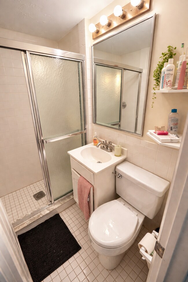 Building Photo - 108 Myrtle St