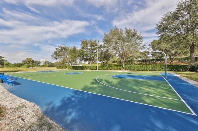 Building Photo - 819 Fairwaycove Ln