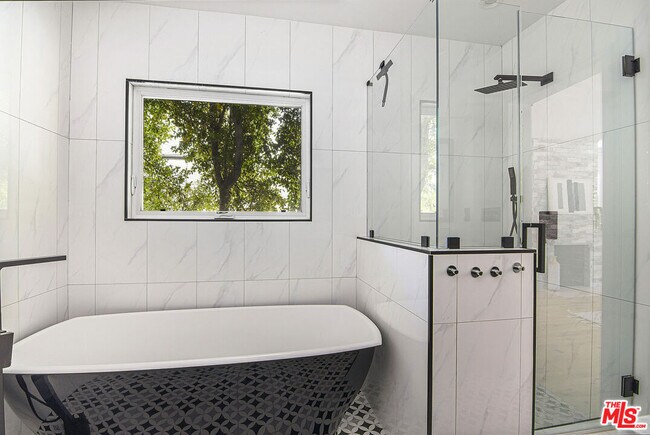 Building Photo - 424 Highland Ave