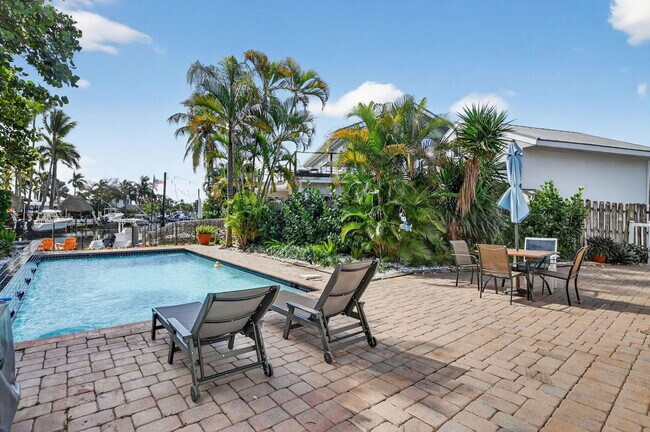 Building Photo - 400 SE 5th Ct