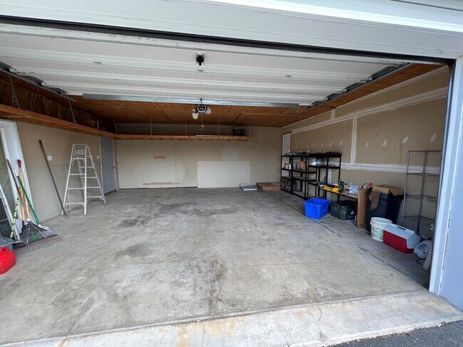 oversized 2 car garage with shelving - 11810 White Pine Dr
