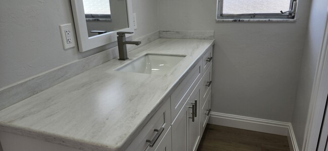 Building Photo - 1666 Sabal Palm Dr