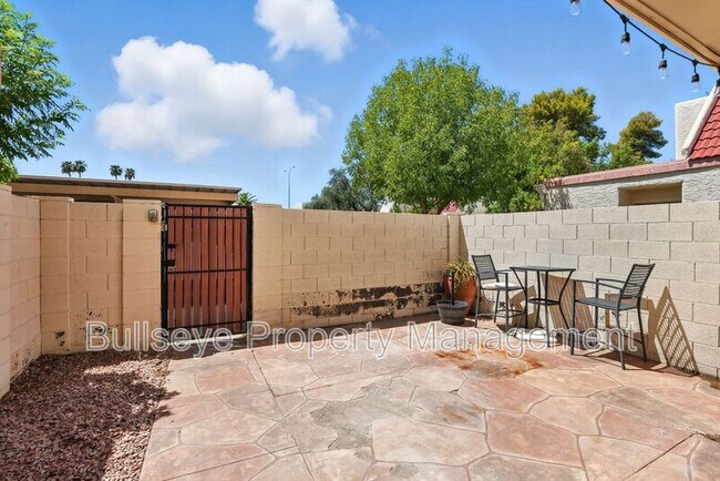 Building Photo - 7832 E Rovey Ave