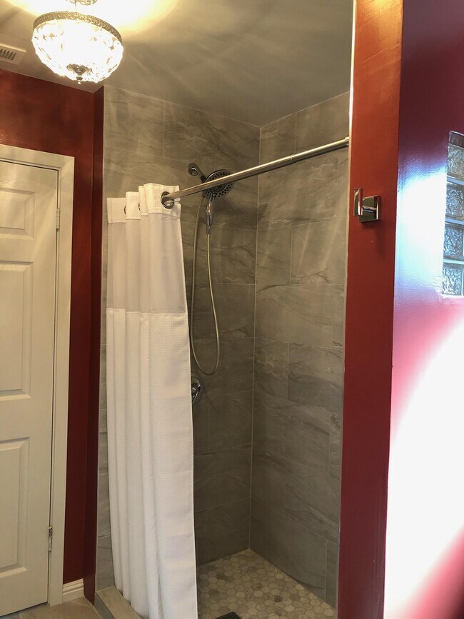 Building Photo - 504 Roosevelt Ave