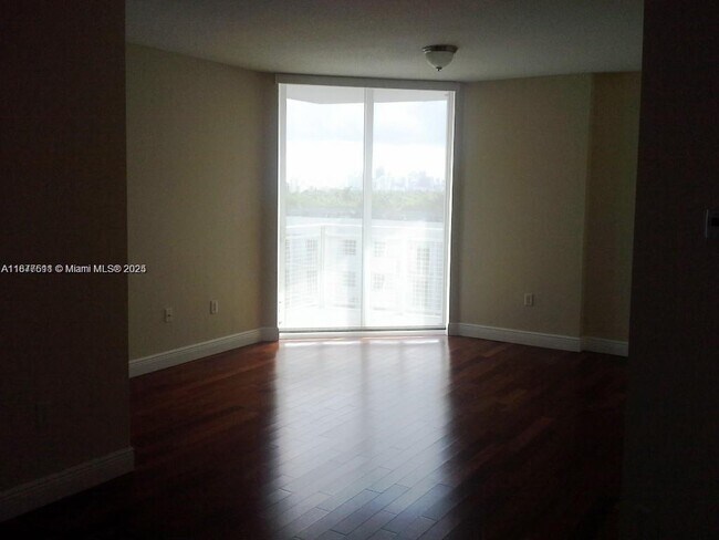 Building Photo - 2600 SW 27th Ave