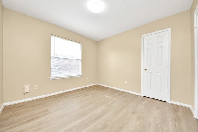 Building Photo - 8431 Taraglen Ct