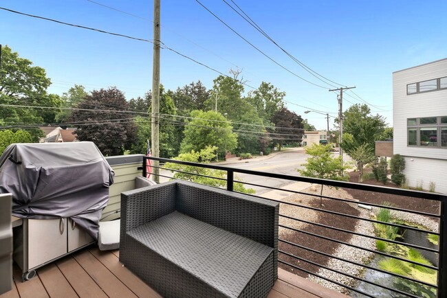 Building Photo - Beautiful Furnished 1 bedroom unit in Fair...