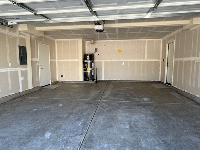 Building Photo - BRAND NEW 4 BEDROOM, 2.5 BATHS, 2 CAR GARA...