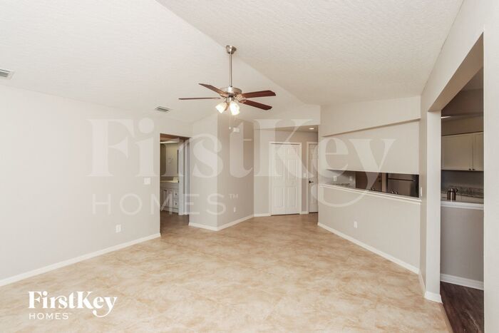 Building Photo - 601 Londonderry Cir SE